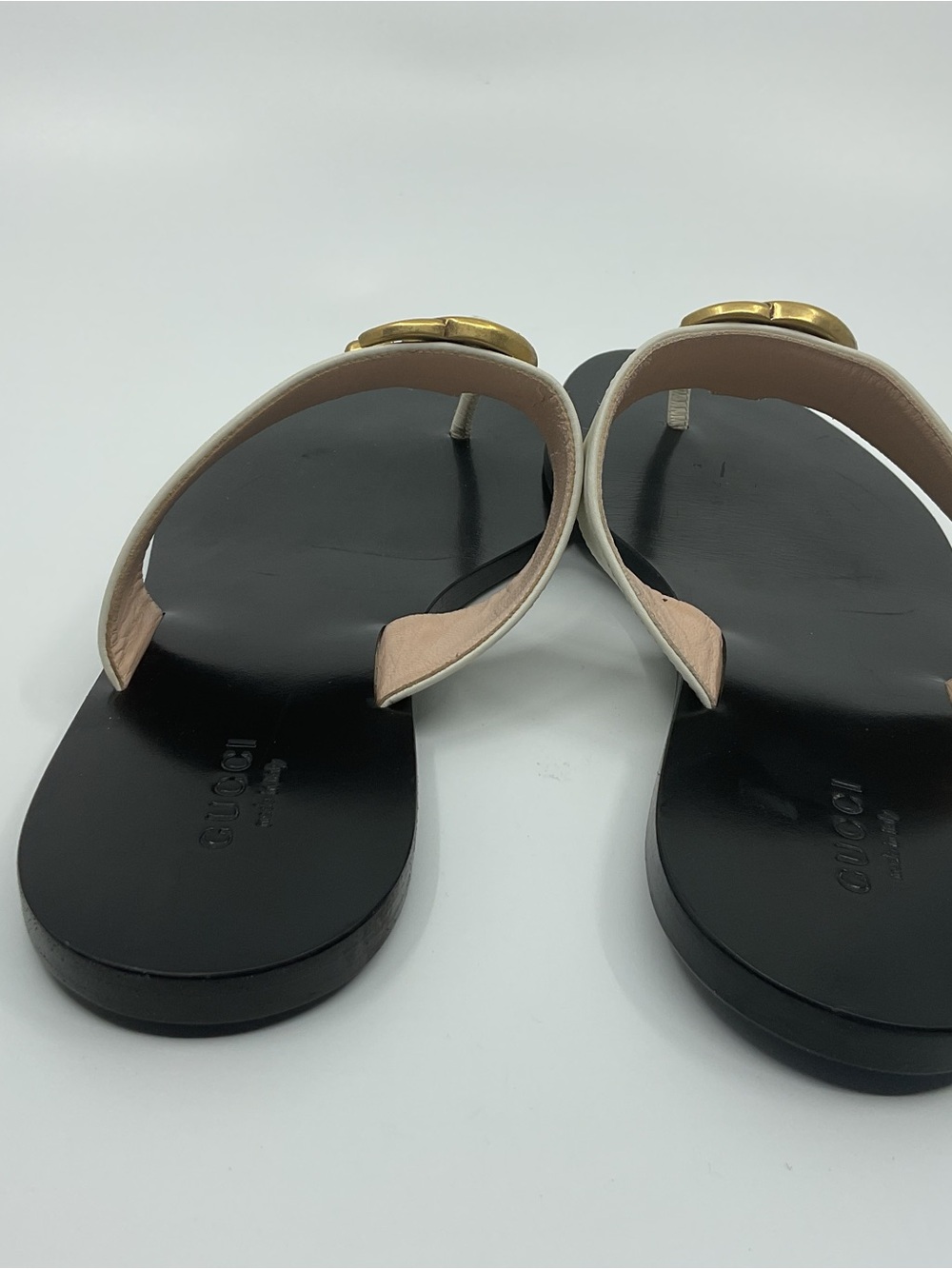 Gucci Cream Leather Thong Sandals with Gold Double G - Picture 8 of 15